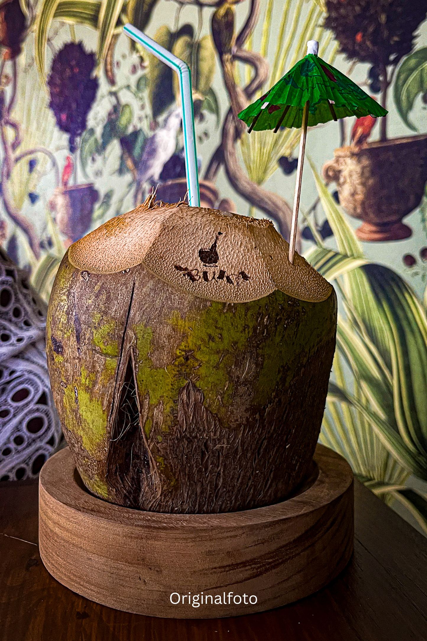 Coconuts – Tropische Fotokunst zu The Buka (Accra) - Afrikanisches Fruchtmotiv als Kunstdruck