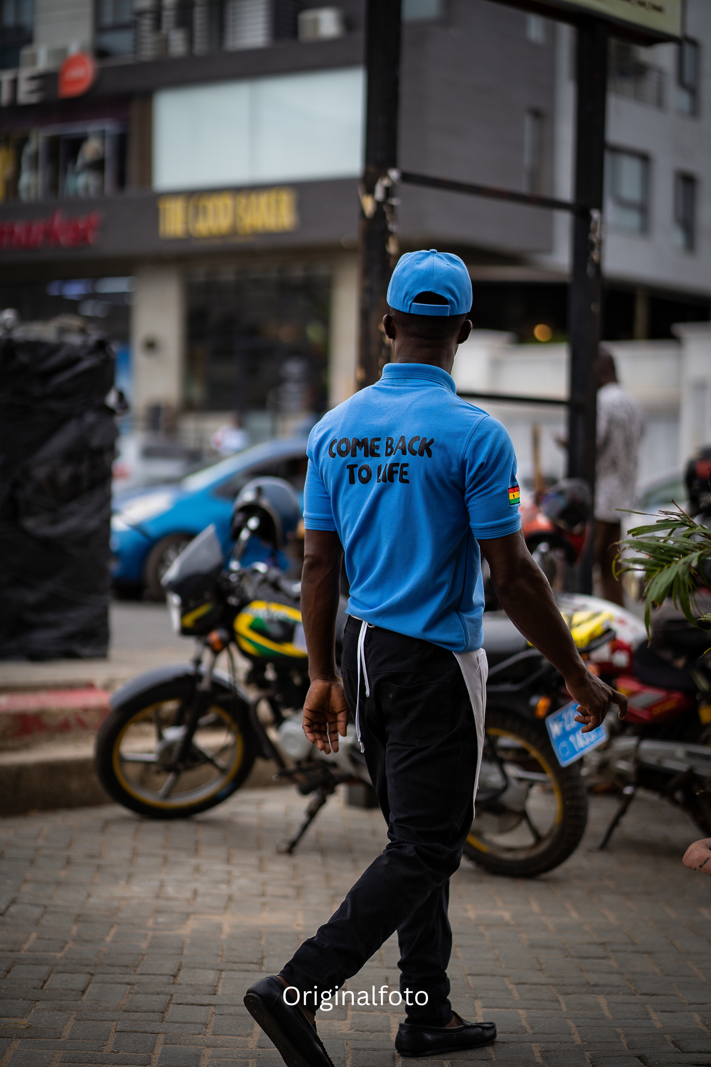 Come Back to Life – Urbanes Statement als Fotokunst - Ghana Street Moment